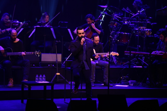 Gökhan Türkmen'den akustik sahne