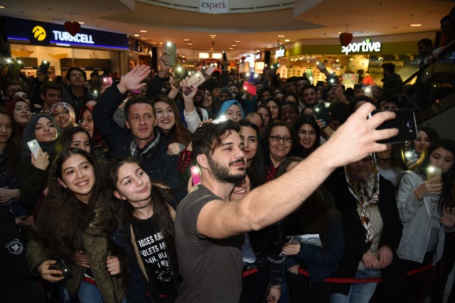 "Sevgililer gününde bir şarkı hediye ederdim."