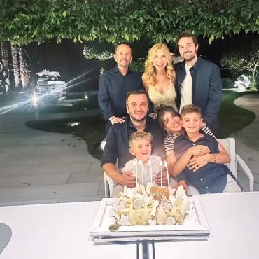 Hikmet Albayrak'a Aile Arasında Kutlama...