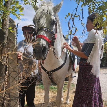 Şalvar Giyinip At Bindi...