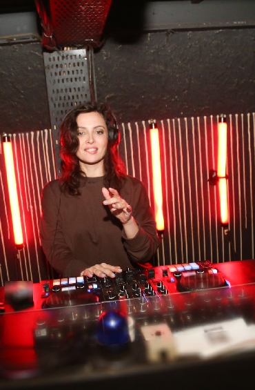 Ünlü Oyuncu DJ'lik Yaptı...