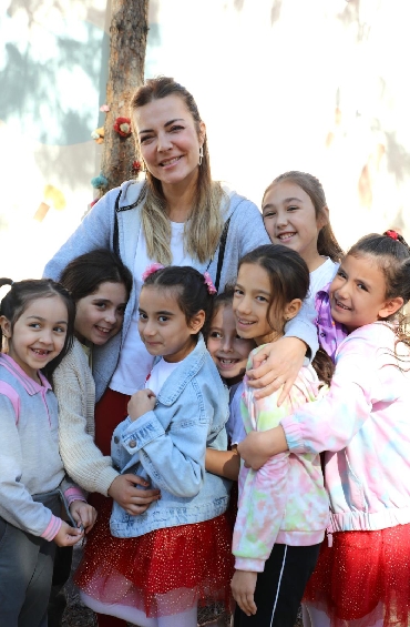 Burcu Kara’dan Kahramanmaraş’a Duygu Dolu Ziyaret: "Onların Gözlerindeki Bir Anlık Mutluluk Her Şeye Değer!"...