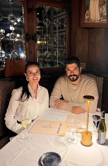 Fahriye Evcen Ve Burak Özçivit’ten Aşk Tatili...