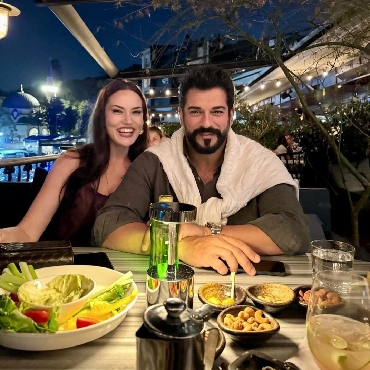 Fahriye Evcen'den Mutluluk Pozları...