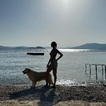 Hande Subaşı'nın Köpek Dostuyla Sabah Yürüyüşü... 