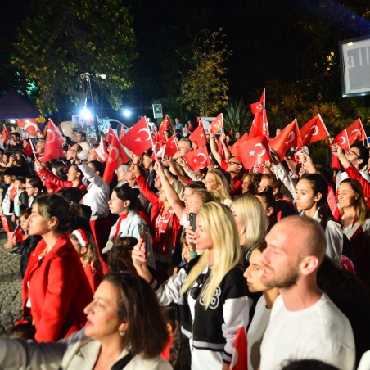 Acarkent’te Cumhuriyetin 100.Yılına Yakışır Kutlama...