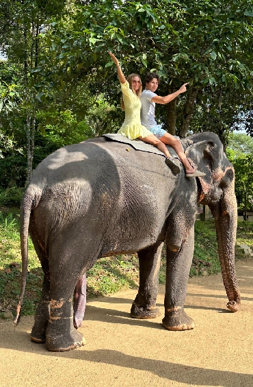 Ivana Sert'in Sri Lanka'da Fil Yıkama Serüveni...