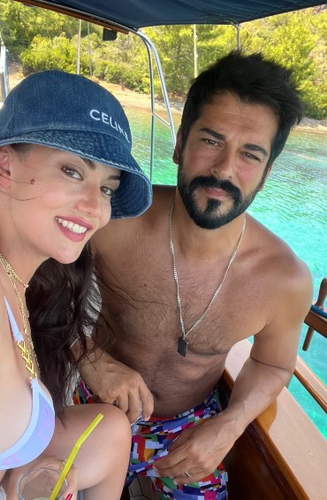 Fahriye Evcen Ve Burak Özçivit’in Tekne Turu...