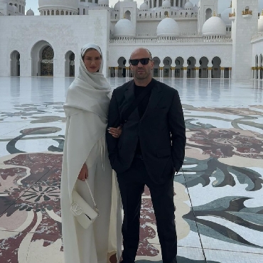 Jason Statham-Rosie Huntington Whiteley Çifti Şeyh Zayed Ulu Camii'ni Ziyaret Etti...