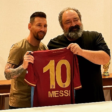 Lionel Messi Trabzonspor Formasıyla Poz Verdi...