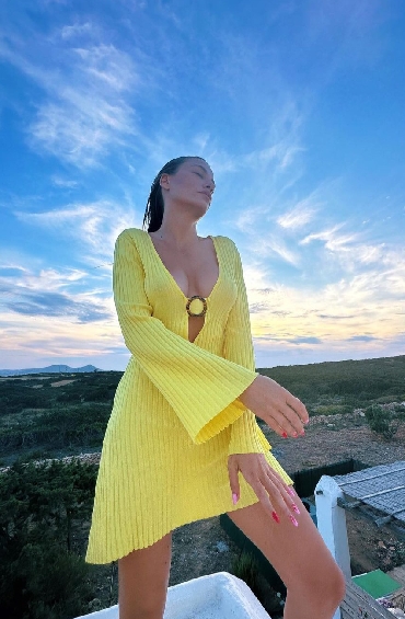 Serenay Sarıkaya'dan Tatil Kareleri...