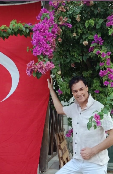 Tayfun Duygulu’dan Çeşme’de Milli Coşku: 30 Ağustos’u Dev Türk Bayrağıyla Kutladı...